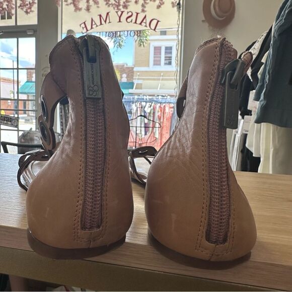 JESSICA SIMPSON WOMEN'S KORVA FLAT GLADIATOR SANDAL - Picture 3 of 8